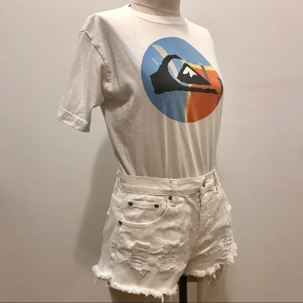 Forever 21 mid-rise distressed white denim short. Size 27 - Picture 2 of 10